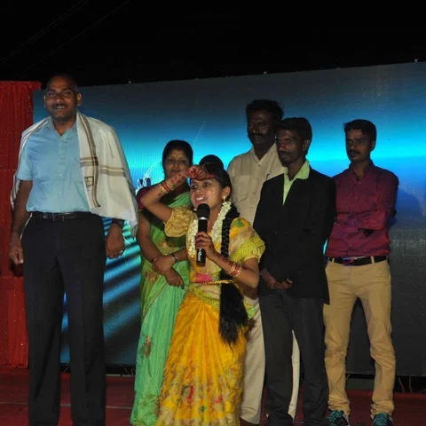 மூடு விழா காணும் நிலையில் இருந்த அரசுப் பள்ளியை தரம் உயர்த்திய ஆசிரியர்! - நெகிழ்ந்த எஸ்.பி