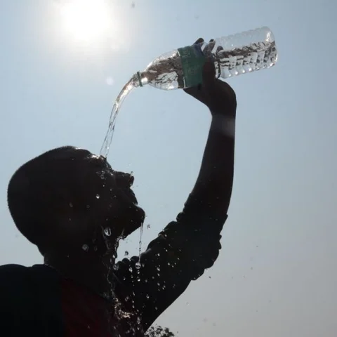 தண்ணீருக்கு விலை வைத்தபோதே நாம் விழித்திருக்க வேண்டும்! #WorldWaterDay