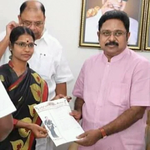 ` அரசியலுக்காக புதுப்புது டிரெண்ட் எடுக்கிறார்கள்!' - தினகரனை ஏன் சந்தித்தார் வீரலட்சுமி?