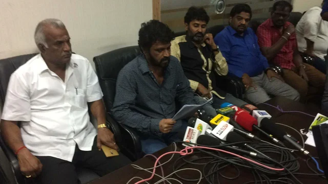 `தயாரிப்பாளர் சங்கத் தலைவர் பதவியிலிருந்து விலகுங்கள்' - விஷாலுக்கு எதிராகச் சேரன் போர்க்கொடி