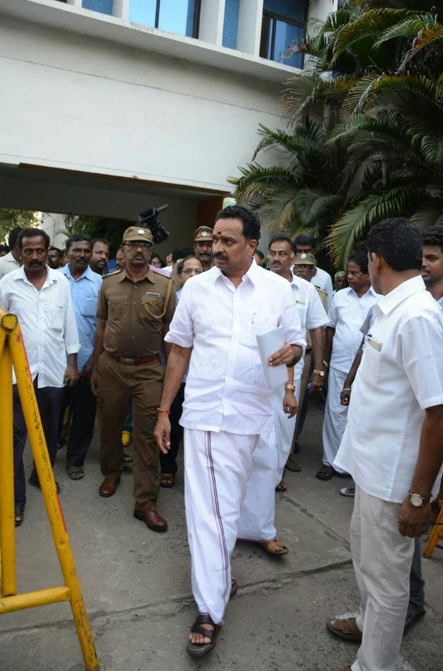 ஸ்தம்பித்தது தமிழகம் : நெருக்கடியை சமாளிக்க அரசின் புதிய பிளான்!