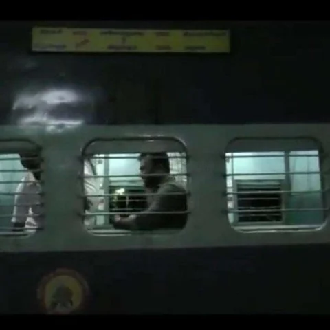 ஒரே தண்டவாளத்தில் நேருக்கு நேர் வந்த ரயில்கள்! - திருமங்கலத்தில் பதறிய பயணிகள்