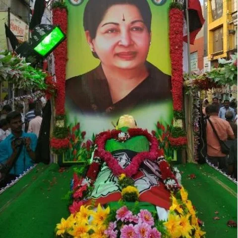 சர்ச்சையை ஏற்படுத்தும் செல்லூர் ராஜூவின் ஊர்வலம்!