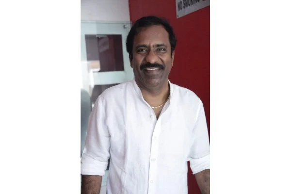 டைம் ட்ராவல் படத்துக்கே டைம் ட்ராவல் - சிங்காரவேலன் ஸ்டார்ஸ் அப்பவும் இப்பவும்! #Interactive