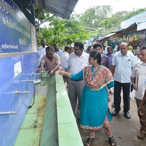 `குற்றால அருவியில் ஷாம்பு, எண்ணெய் பயன்படுத்தினால் நடவடிக்கை’ - மாவட்ட ஆட்சியர் எச்சரிக்கை!