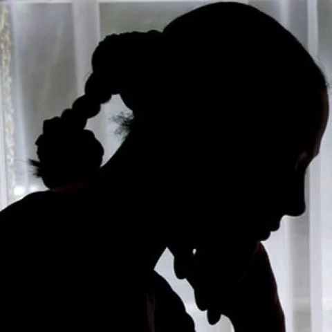 `வீட்டுக்குவந்து மிரட்டுகிறார்!'- ஆளும்கட்சிப் பிரமுகர்மீது பாலியல்புகார் கொடுத்த பெண் அதிர்ச்சி