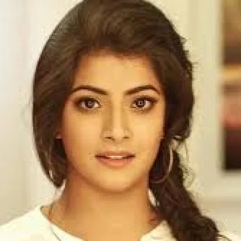 வரலட்சுமி சரத்குமார் நடிக்கும் கன்னடப் படத்தின் ஷூட்டிங்கில் தீ விபத்து!