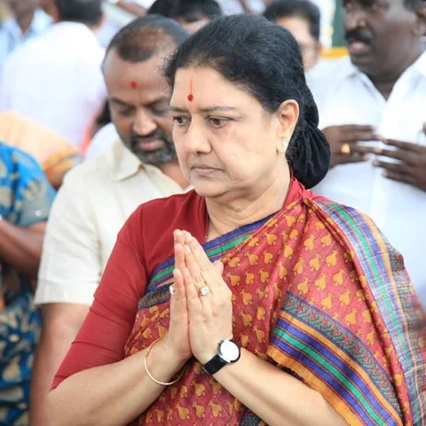 ` அக்கா கல்லறையில் ஏன் சபதம் செய்தேன் தெரியுமா?!' - தினகரனிடம் கொதித்த சசிகலா