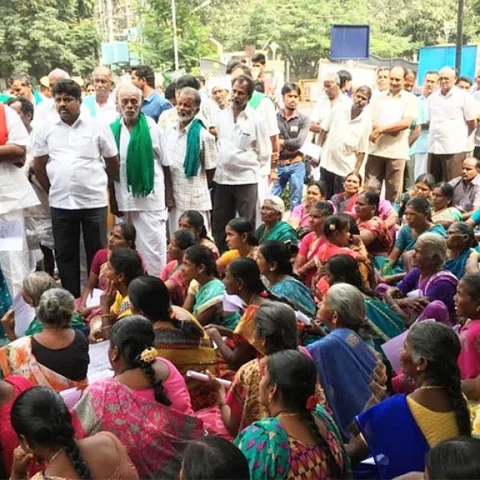 `கரூர் - கோவை ஆறுவழிச் சாலையால் 3,000 ஏக்கர் விளைநிலங்கள் பாழாகும்!’ - கொந்தளிக்கும் விவசாயிகள்