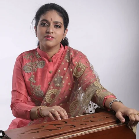 `படங்கள் வந்துச்சு, பொருத்தமா இல்ல... நல்ல வாய்ப்புக்காகக் காத்திருக்கேன்!'- இசையமைப்பாளர் ஜனனி