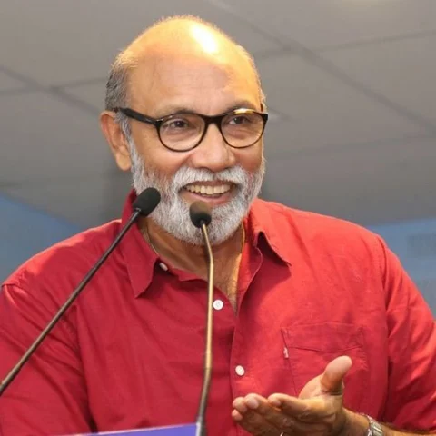 `பலமுறை அதை நினைத்து வருந்தினேன்!' - மாணவர்கள் மத்தியில் சத்யராஜ் பேச்சு