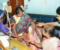 மக்கள் பணி எதுவும் இல்லை; சமோசாவும் வடையும் மட்டும்தான்!