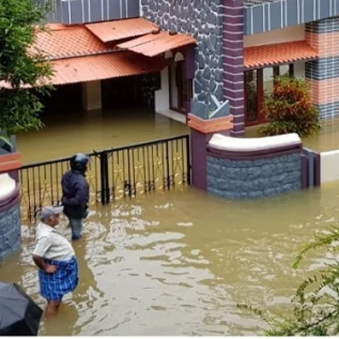 அனைத்துத் தொடர்புகளும் துண்டிப்பு! - கேரளாவுக்காகப் பிரார்த்திக்கும் மோடி