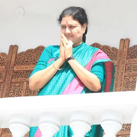 ``ஒரே வாரத்தில் எடப்பாடி பழனிசாமி செய்த பெரும் தவறு!" - சசிகலாவின் 325 பிரம்மாஸ்திரங்கள்