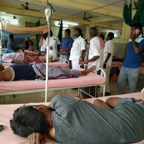 பழனி சென்று திரும்பிய புதுக்கோட்டை பக்தர்களுக்கு வாந்தி மயக்கம் - மருத்துவமனையில் அனுமதி!