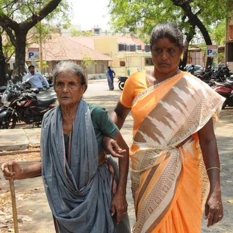 `எந்த நேரத்தில் என்ன ஆகுமோன்னு பயந்துக்கிட்டு இருக்கேன்!'- எம்.எல்.ஏ மீது 90 வயது மூதாட்டி புகார்