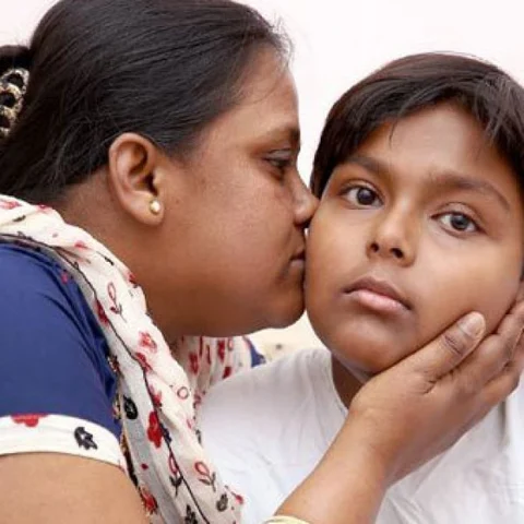 மகள் உயிரைக் காப்பாற்றத் துடிக்கும் தாய்! #SaveSrijani