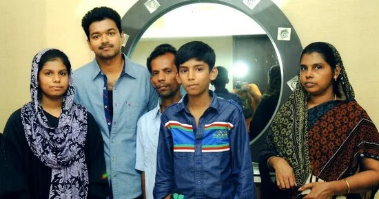 ஏழை மாணவியின் கல்விச் செலவை ஏற்றார் விஜய்!