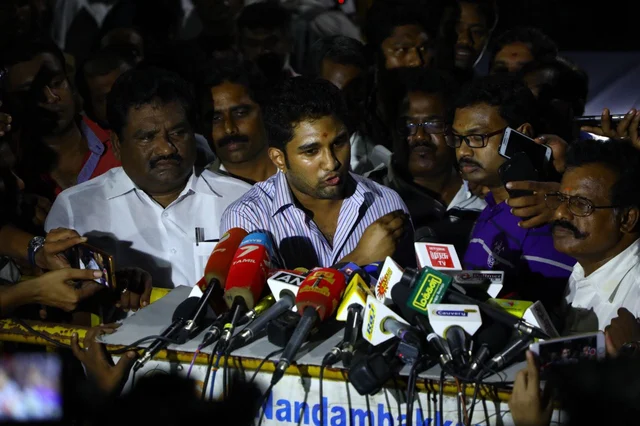 போயஸ் கார்டன் ரெய்டில் கைப்பற்றப்பட்ட பொருள்கள் என்னென்ன..? - விவேக் தகவல்! #ITRaids #LiveUpdates