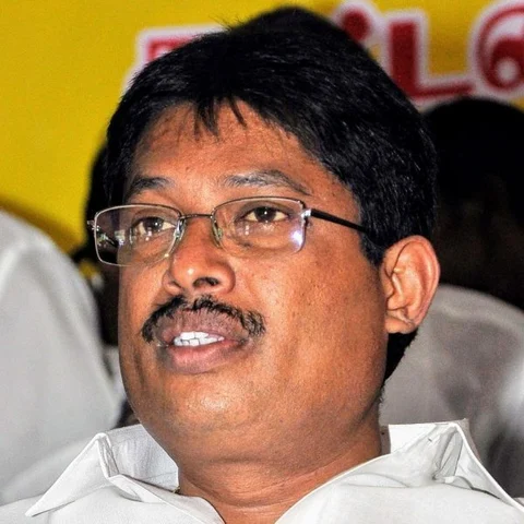 `மூதாட்டியின் நிலத்தை அபகரிக்க முயற்சியா?' - வீரபாண்டி ஆறுமுகம் மகனைச் சுற்றும் சர்ச்சை!