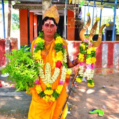 `கிறிஸ்டியனா இருந்துட்டு அம்மன் வேஷம் போடுறியே'னுலாம் கேட்பாங்க!' - பேங்க் மேனேஜர் ஆல்பர்ட்ராஜ்