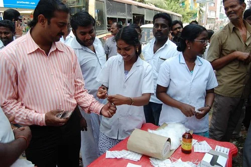 ஜெ. விடுதலைக்காக குமரியில் அதிமுகவினர் ரத்தக் கையெழுத்து போராட்டம்!