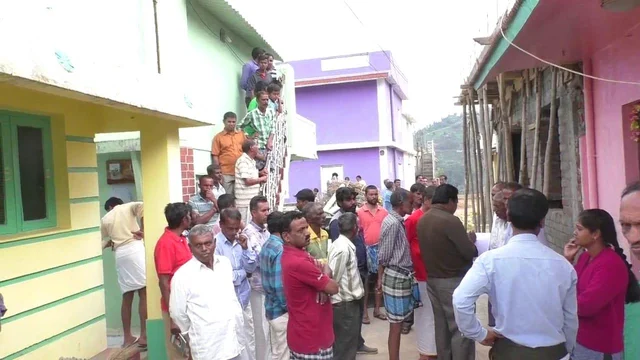 `இன்னைக்கு அவனுக்கு எக்ஸாம்; ஆனால் அவன் இல்லை!'- மின்வாரியம் அலட்சியத்தால் கண்ணீர்விடும் மாணவனின் உறவினர்கள்