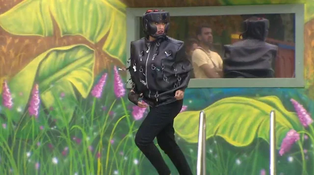``மேல கை வைடா பாக்கலாம்...? ஏன் இவ்ளோ கோபம் மும்தாஜ்? #BiggBossTamil2