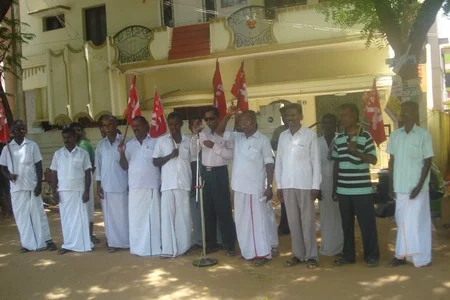 சிவகங்கையை வறட்சி மாவட்டமாக அறிவிக்க கோரி விவசாய சங்கம் ஆர்ப்பாட்டம்!