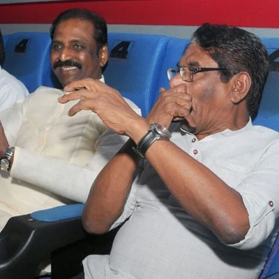 'கபாலி’ படம் பார்த்தார் வைரமுத்து!