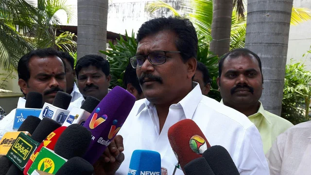 `என்ன செய்தாலும் திருப்பரங்குன்றம், திருவாரூரில் அ.தி.மு.க டெபாசிட் இழக்கும்!’ - தங்க தமிழ்ச்செல்வன்