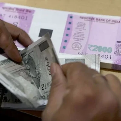 வாடிக்கையாளரின் வீட்டு வாசலுக்கே வந்து கடன்!