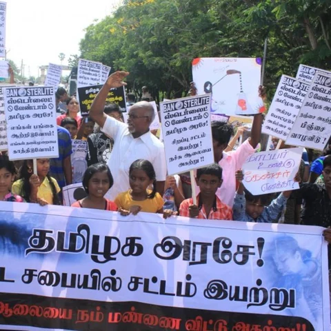 `ஸ்டெர்லைட் போராட்டத்தில் குழந்தைகள்!’ - போராட்டக்காரர்கள் மீது 3 பிரிவுகளில் வழக்கு பதிவு
