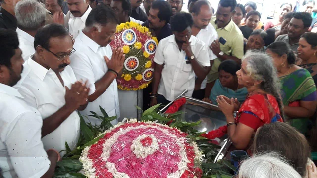 `15 வருஷமா குடும்பத்தில் ஒருத்தரா இருந்தவர்..!’ - மதனின் உடலைப் பார்த்து கதறி அழுத ஓ.பி.எஸ்