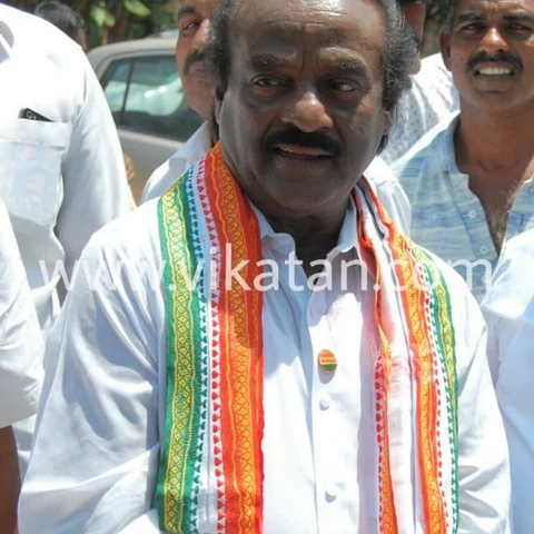 `நான் செய்ததைப் பட்டியலிடவா?!'- பொன்னாருக்கு சவால்விடும் வசந்தகுமார்