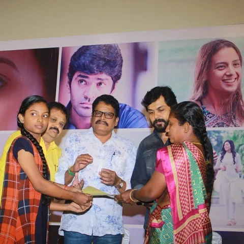 உயிரிழந்த சிஆர்பிஎஃப் வீரர்களின் குடும்பங்களுக்கு நிதியுதவி! - சினிமா தயாரிப்பாளர் முடிவு