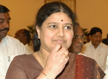 சசிகலா குழுவினருக்கு 136 திரையரங்குகள் இருப்பதாக கூறுவது உண்மையா? கேள்வி எழுப்பும் கருணாநிதி