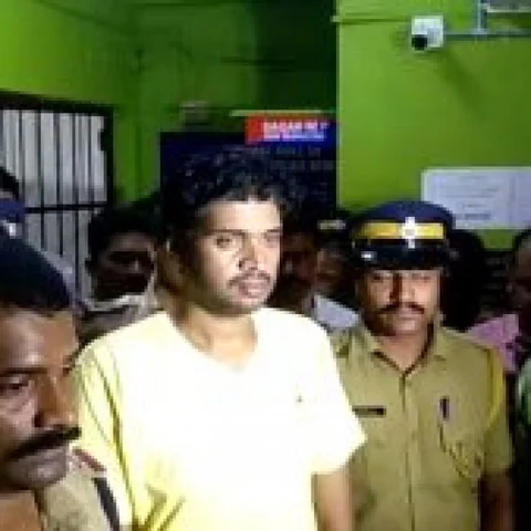 படுக்கையில் சிறுநீர் கழித்த சிறுவன்... கொடூரமாக தாக்கப்பட்ட அண்ணன்... அம்மாவின் நண்பரின் குரூரச் செயல்