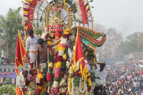 மகிழ்ச்சியையும், சோகத்தையும் கொட்டி தீர்த்த திருநங்கைகள் (படங்கள்)