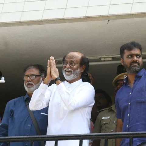 `சிஸ்டம் தமிழகத்தில் சரியில்லையா இந்தியாவில் சரியில்லையா?' - ரஜினி பதில்