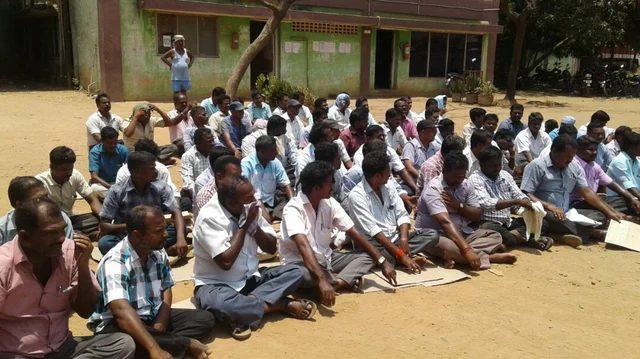 'குடும்பங்கள் பட்டினியால் வாடுகிறது'- மாற்று வேலைக்கேட்டு போராடும் டாஸ்மாக் ஊழியர்கள்