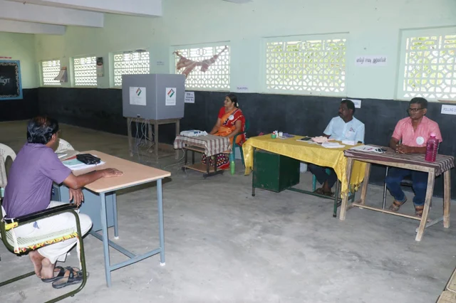 தமிழகத்தில் 37 தொகுதிகளில் ஓட்டுப்பதிவு நிறைவு! - 69.55 சதவீதம் வாக்குகள் பதிவானதாக தகவல் #LiveUpdates #Electionwithvikatan