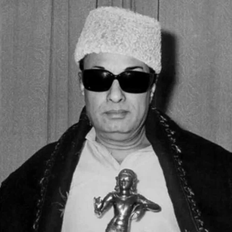 எம்.ஜி.ஆரைச் சந்திக்க ரசிகைகள் என்னவெல்லாம் செய்வார்கள்? ஒப்பனையும் ஒரிஜினலும்! எம்.ஜி.ஆர் 100 #MGR100 அத்தியாயம்-3