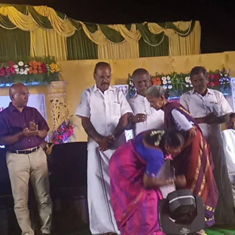 `மேரியம்மாளைப் பார்த்ததும் என்னையறியாமல் காலில் விழுந்தேன்!’ - மேடையில் பெண் எம்.எல்.ஏ நெகிழ்ச்சி