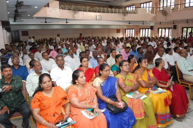 `நீங்கள் மீனவர்களைச் சாகடிக்கக்கூடியவர்கள்!’ - ஆவேசமான பொன்னார்
