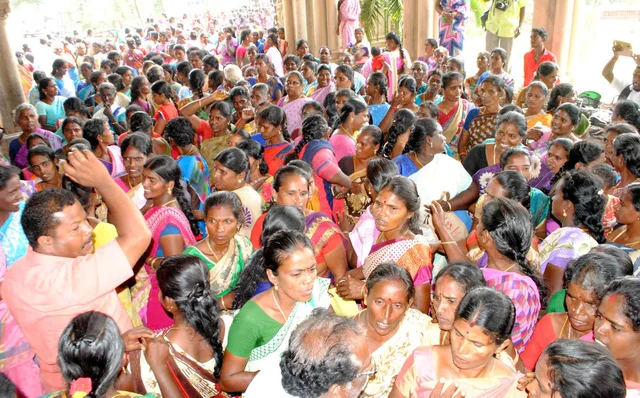 `நாங்க செத்தாலும் கவலையில்லை, அவங்களுக்குப் பணம் தான் முக்கியம்!’ - கண்ணீருடன் புகார் அளித்த பெண்