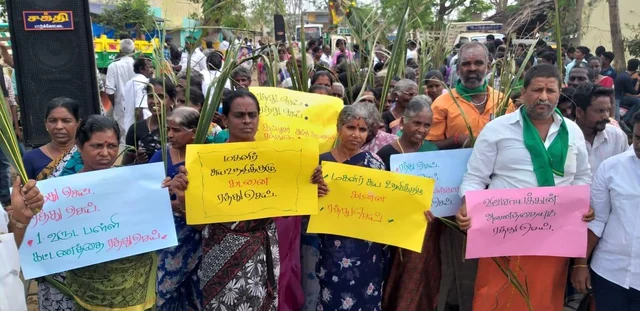 `எங்கள் வீட்டு பிள்ளைகளை’ - இழந்துவிட்டோம் தென்னை விவசாயிகள் உருக்கம்!