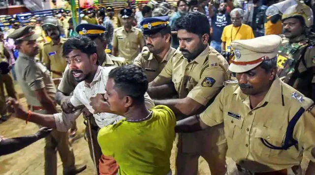 சபரிமலையில் போலீஸை குவிக்க என்ன காரணம்? -கேரள அரசுக்கு உயர் நீதிமன்றம் சரமாரி கேள்வி