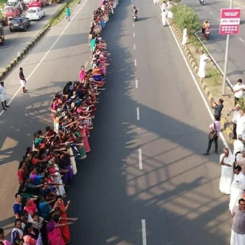620 கி.மீ; ஐம்பது லட்சம் பேர் - கேரளாவை அதிரவைத்த பெண்கள்