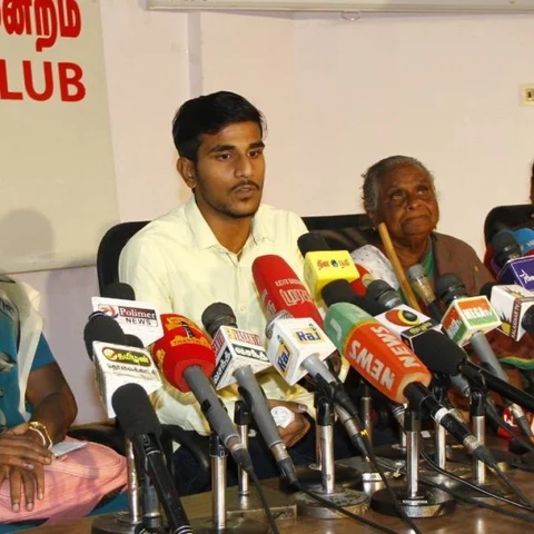 ‘அந்த பார்ட்டிக்கு பின்னரே உடல்நிலை சரியில்லாமல் போனது!’ - கதறும் காடுவெட்டி குரு குடும்பம்